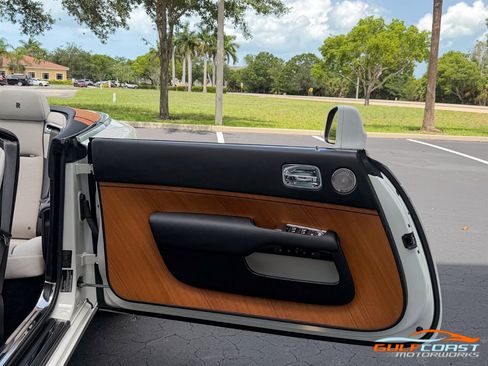 Used 2017 Rolls-Royce Dawn RWD image 29