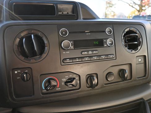 Used 2016 Ford E-350 and Econoline 350 Super Duty image 10