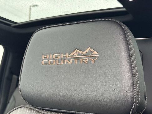 Certified 2026 Chevrolet Suburban High Country AWD/4WD image 35