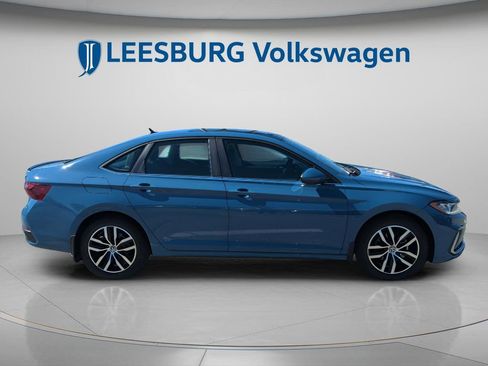 New 2026 Volkswagen Jetta SE image 3
