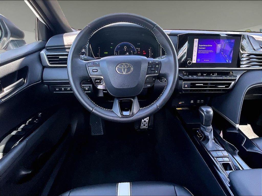 Used 2025 Toyota Camry SE FWD image 17