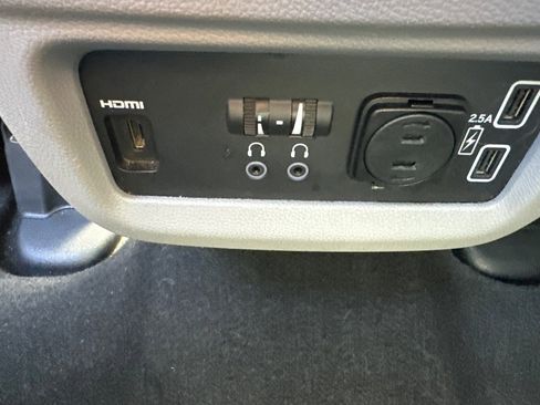 Used 2021 Honda Pilot Touring image 36