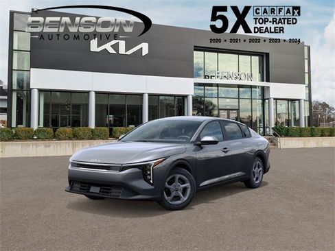New 2025 Kia K4 LXS image 1