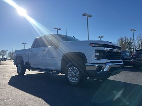 Used 2025 Chevrolet Silverado 2500 LT w/ Convenience Package image 3