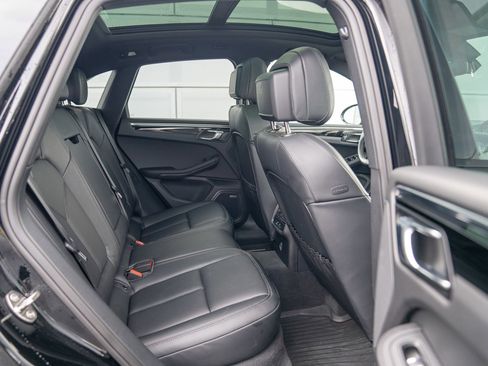 Used 2025 Porsche Macan image 25