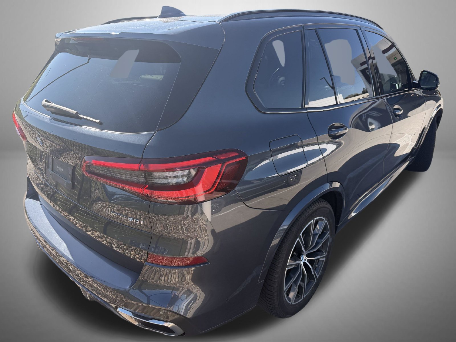 Used 2019 BMW X5 xDrive50i w/ M Sport Package AWD/4WD image 3