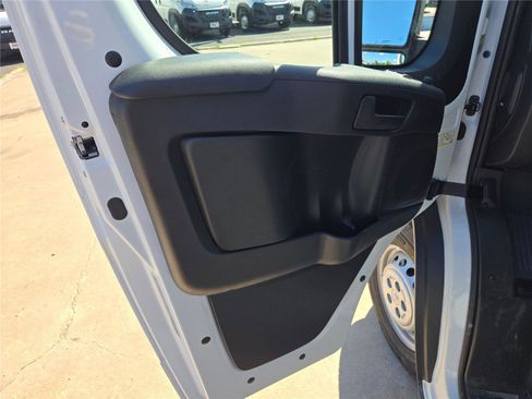 Used 2025 RAM ProMaster 2500 w/ Convenience Group image 21