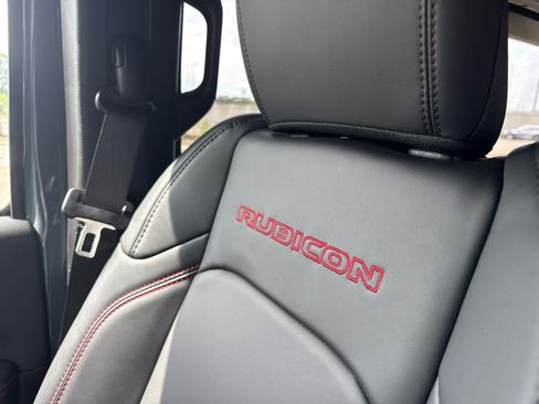 Used 2025 Jeep Wrangler Unlimited Rubicon AWD/4WD image 13
