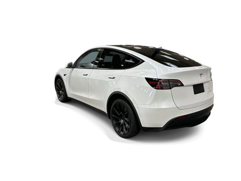 Certified 2022 Tesla Model Y Long Range AWD/4WD image 4