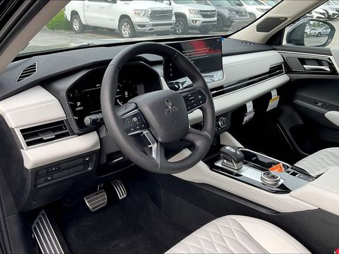 New 2025 Mitsubishi Outlander AWD image 6