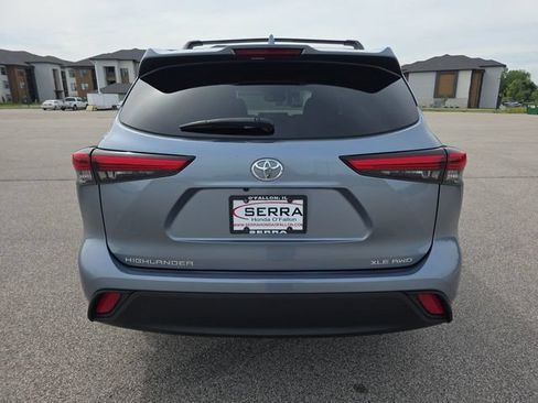 Used 2022 Toyota Highlander XLE AWD/4WD image 12