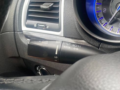 Used 2016 Chrysler 300 Limited RWD image 28