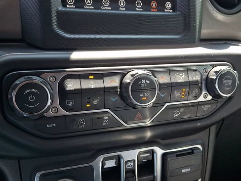 Used 2019 Jeep Wrangler Unlimited Sport S AWD/4WD image 17