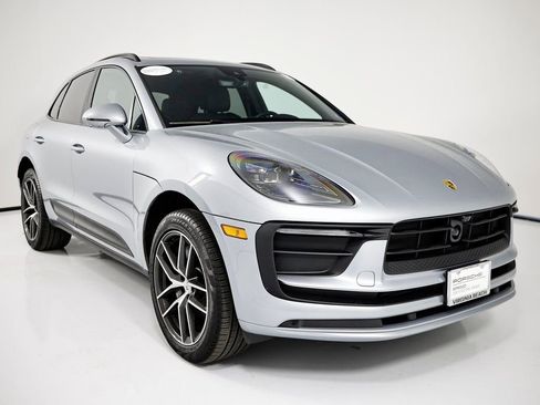 Certified 2025 Porsche Macan image 9