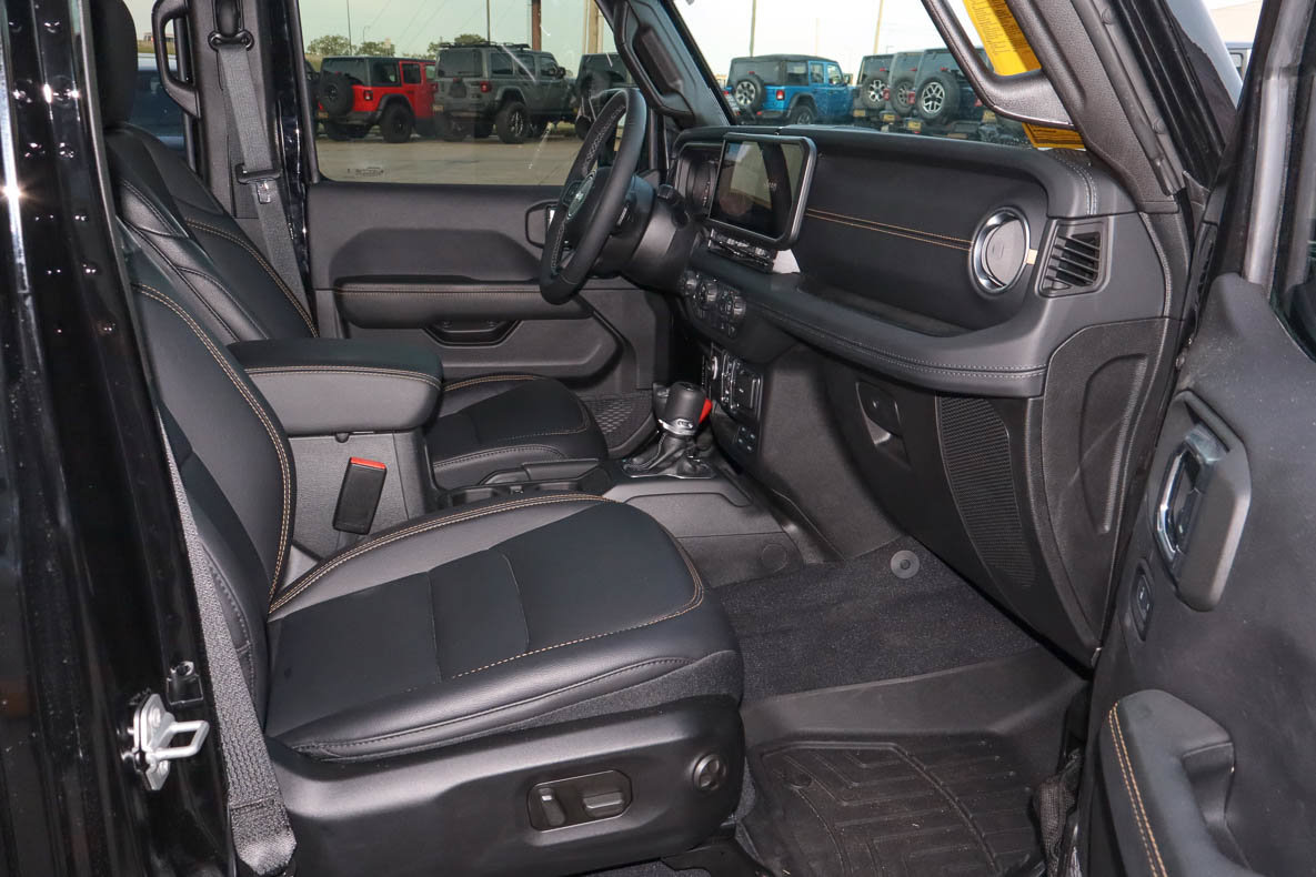 Used 2025 Jeep Gladiator Sport AWD/4WD image 27
