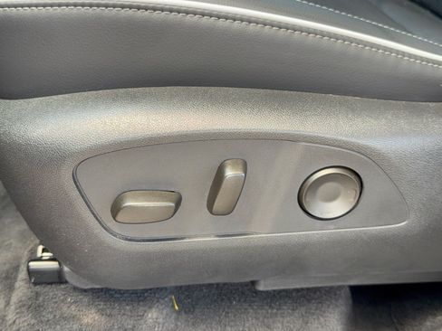 Used 2025 Buick Enclave Sport Touring w/ Power Package FWD image 16
