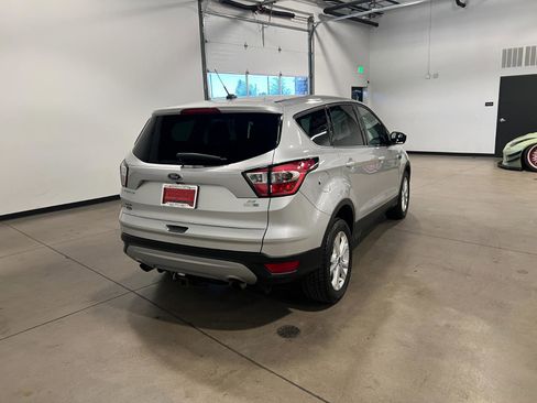 Used 2017 Ford Escape SE AWD/4WD image 3