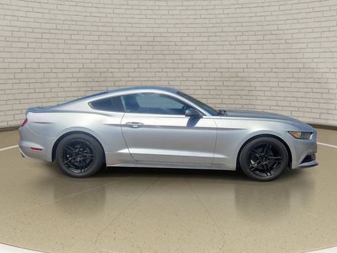 Used 2016 Ford Mustang Coupe RWD image 4
