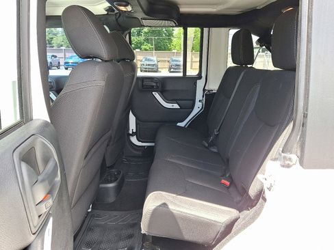 Used 2017 Jeep Wrangler Unlimited Sahara w/ Dual Top Group AWD/4WD image 10