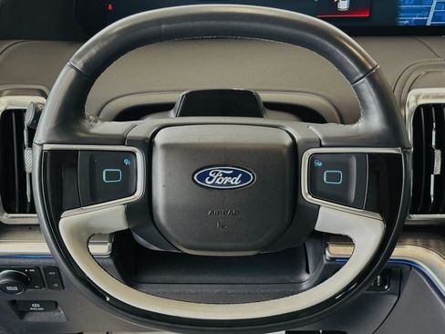 Used 2025 Ford Expedition Platinum w/ Driver's Package AWD/4WD image 45