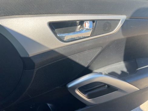 Used 2016 Hyundai Veloster image 27