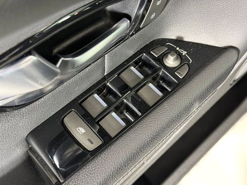 Used 2018 Land Rover Range Rover Evoque SE AWD/4WD image 22