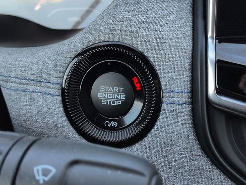 Certified 2024 Jeep Compass Latitude image 25