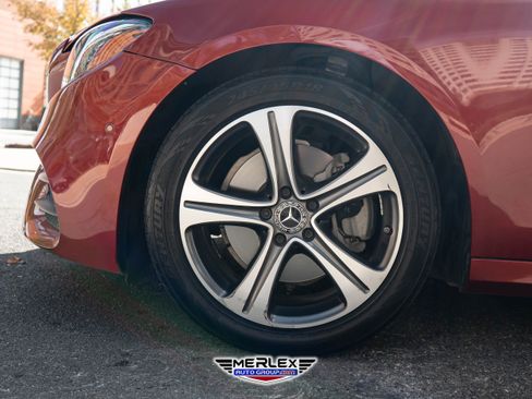 Used 2019 Mercedes-Benz E 300 4MATIC w/ Driver Assistance Package image 9