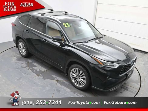 Used 2023 Toyota Highlander Platinum image 28
