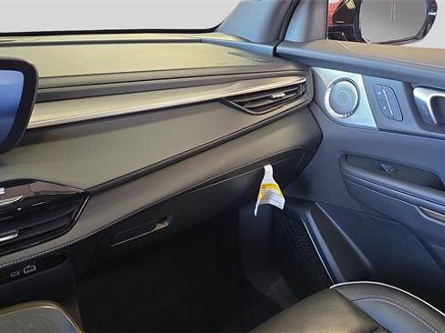 Used 2025 Buick Enclave Avenir image 20