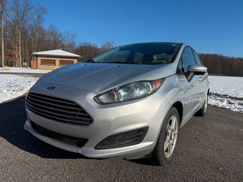 Used 2019 Ford Fiesta SE image 1