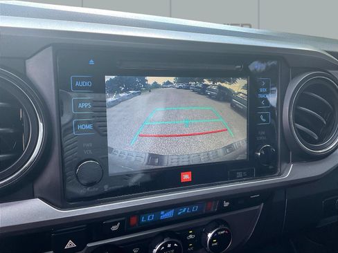 Used 2016 Toyota Tacoma Limited w/ Towing Package AWD/4WD image 15