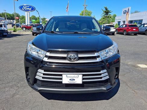Used 2017 Toyota Highlander LE w/ Protection Package #3 AWD/4WD image 2