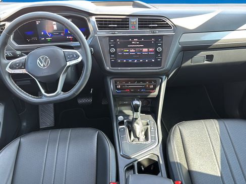 Used 2023 Volkswagen Tiguan SE FWD image 15