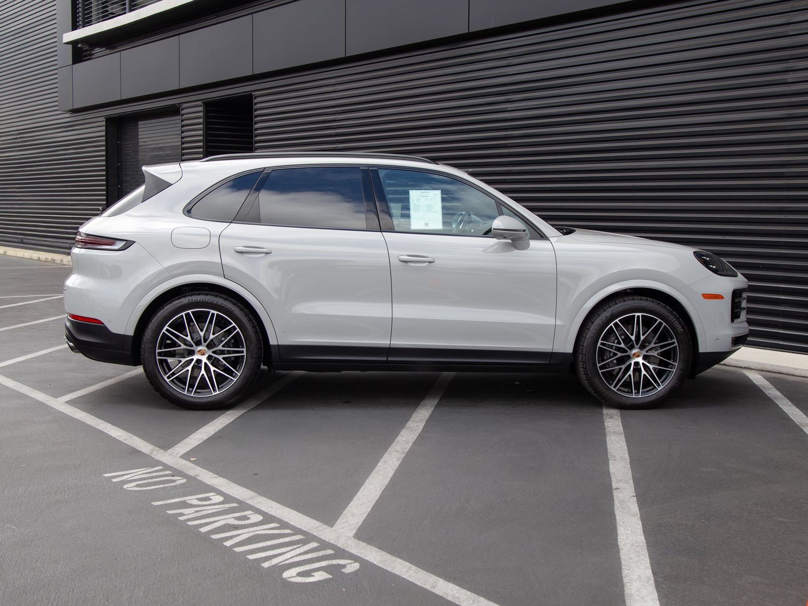 Certified 2026 Porsche Cayenne AWD/4WD image 8