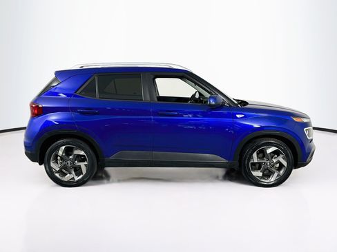 Used 2023 Hyundai Venue Limited FWD image 4
