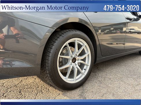Used 2017 Chevrolet Malibu LT FWD image 31