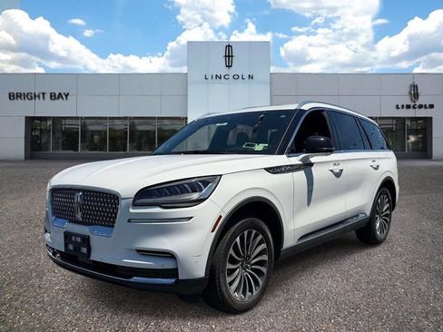 Used 2024 Lincoln Aviator Reserve w/ Elements Package Plus AWD/4WD image 2