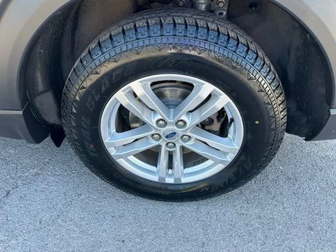 Used 2020 Ford Explorer XLT w/ Equipment Group 202A AWD/4WD image 9