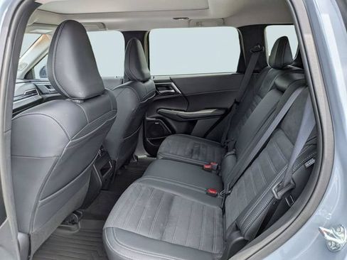 Used 2026 Mitsubishi Outlander AWD image 13