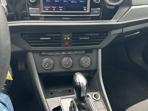 Used 2019 Volkswagen Jetta SE FWD image 22