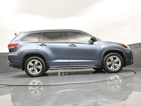 Certified 2019 Toyota Highlander Limited Platinum image 40