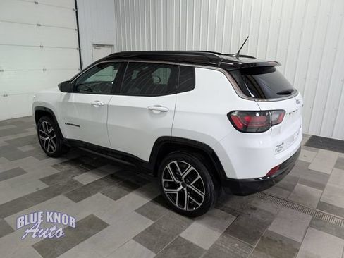Used 2025 Jeep Compass Limited w/ Elite Group AWD/4WD image 2