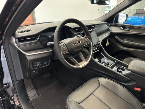 New 2025 Jeep Grand Cherokee L Limited w/ Luxury Tech Group II image 26