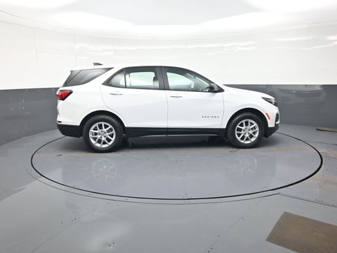 Used 2024 Chevrolet Equinox LS w/ Driver Confidence II Package AWD/4WD image 2
