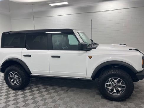 Used 2024 Ford Bronco Badlands image 4