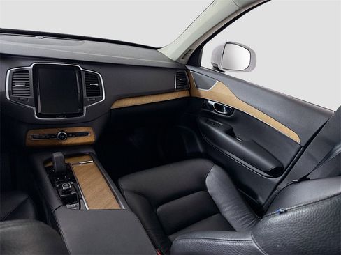 Used 2022 Volvo XC90 T8 Inscription Expression w/ Protection Package Premier image 17