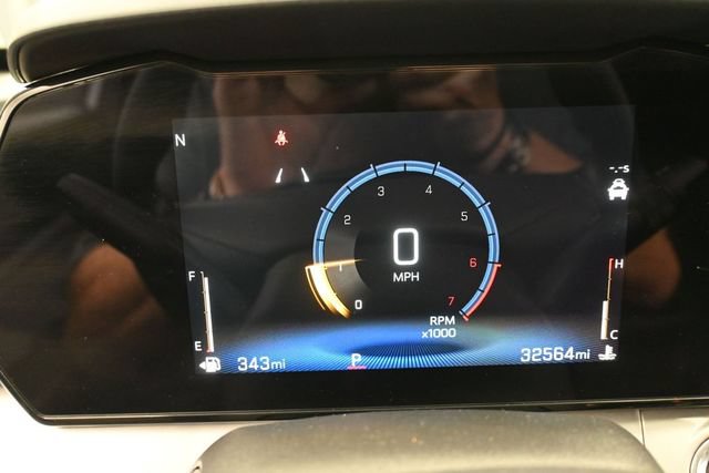 Used 2025 Chevrolet Trax LT FWD image 9