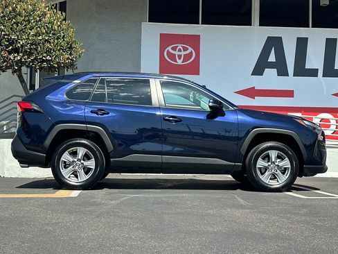 Used 2024 Toyota RAV4 XLE FWD image 6