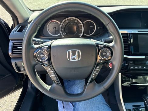 Used 2017 Honda Accord Touring image 15